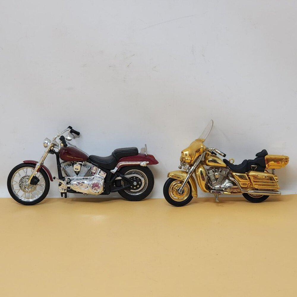 Harley-Davidson Die-Cast‎ Motorcycle Gold & Maroon 1:18 Scale Collectors Edition